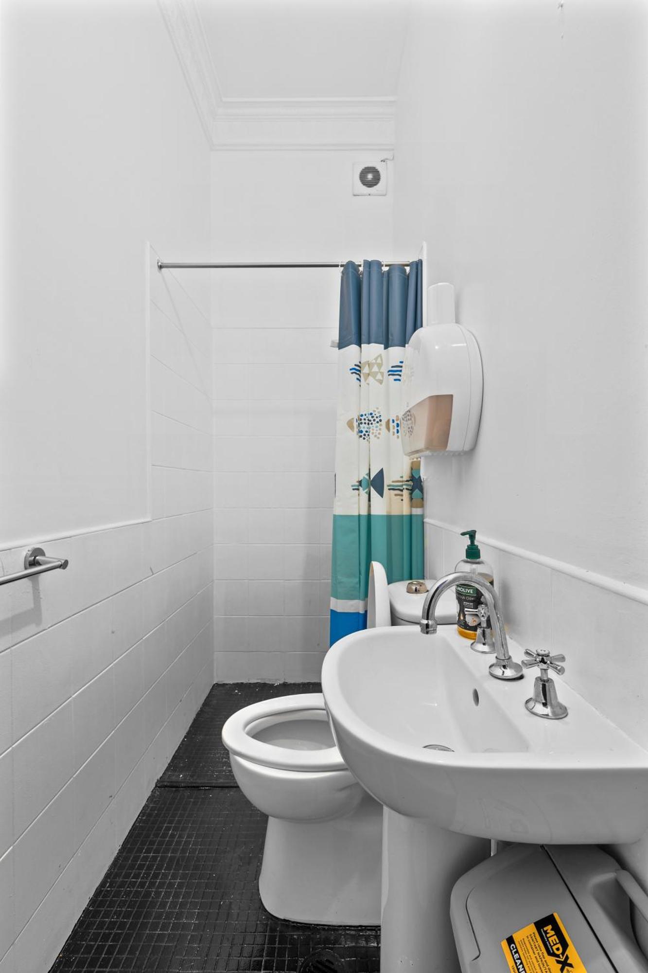 Venus By The Harbour Budget Hotel Сидни Екстериор снимка