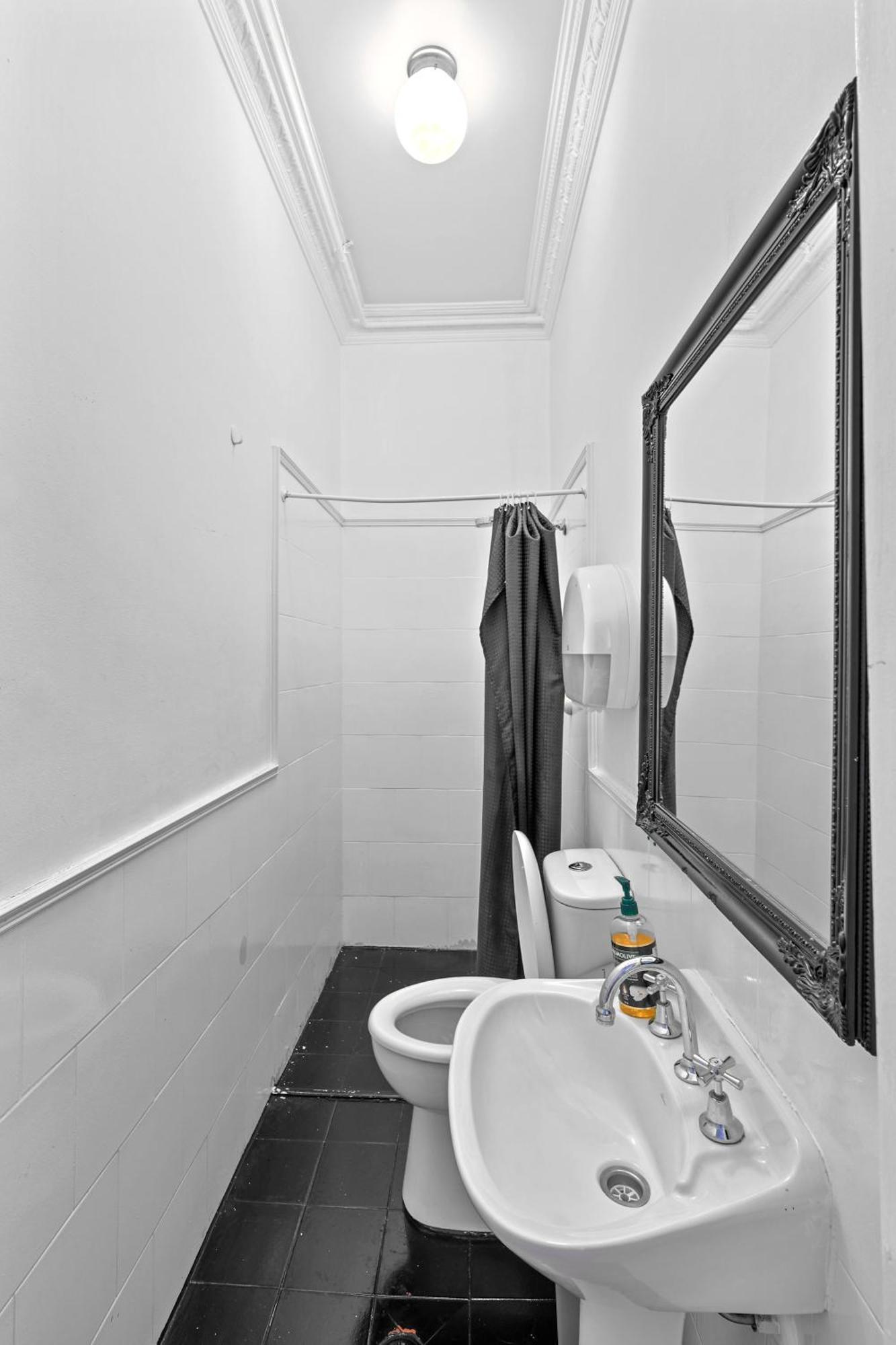 Venus By The Harbour Budget Hotel Сидни Екстериор снимка